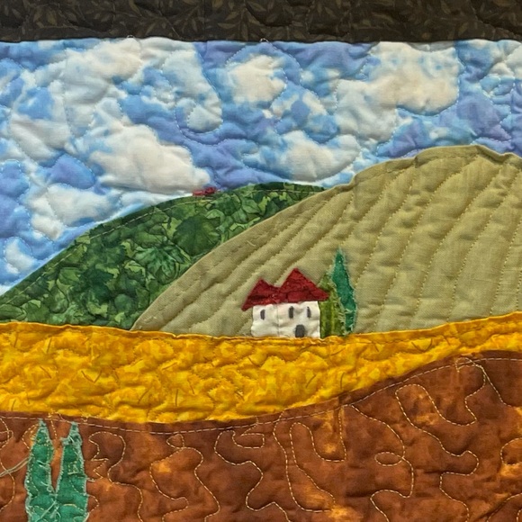 Quilted wall hanging of Italian landscape-Tuscany - Picture 3 of 4